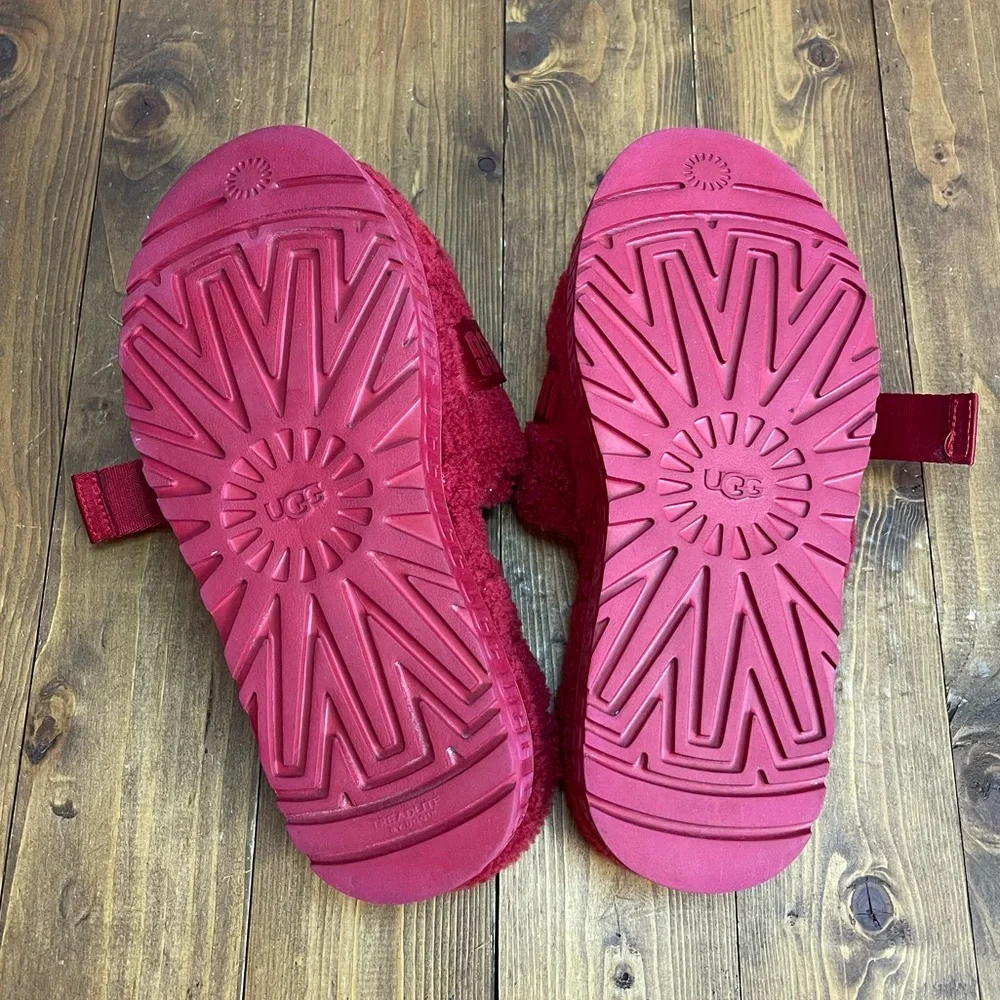Ugg size 9 Fluffita red fuzzy platform slides